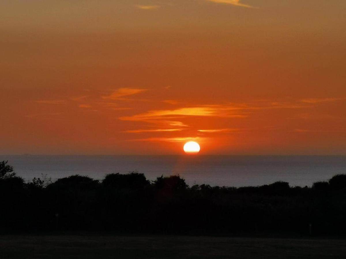 Camping Les Ronds Duval Face Aux Iles Anglo-Normandes Les Moitiers-d'Allonne ภายนอก รูปภาพ